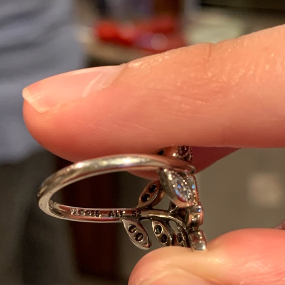 Pave diamond encrusted vine ring - Picture 3 of 3